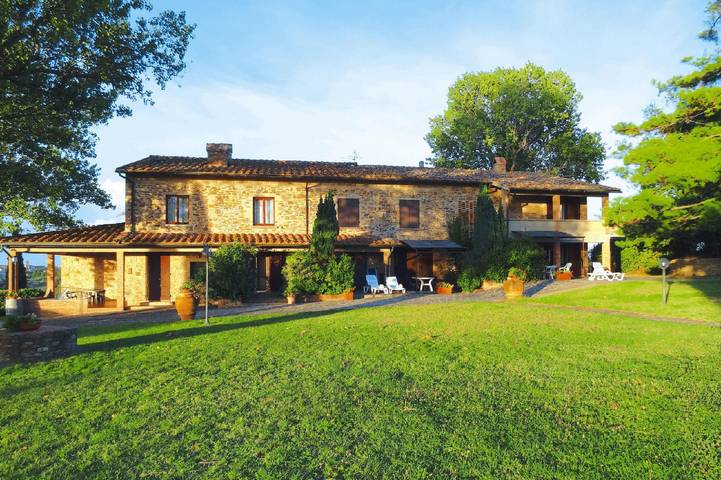 Ferienwohnung für 6 Personen, mit Balkon und Terrasse sowie Garten und Pool in Montaione