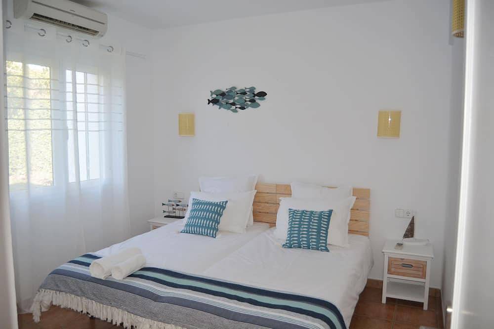 Magnifique Villa Très Bien Située Avec vue Mer, Piscine et Beaux Jardins in Binibeca, Sant Lluís