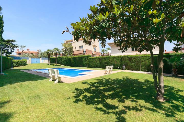 Gîte pour 5 personnes, avec Balcon et Piscine à Salou - 2
