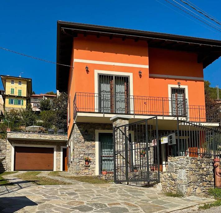 Location de vacances pour 6 personnes, avec Jacuzzi et Terrasse ainsi que Jardin et Bassin pour enfant à Colazza
