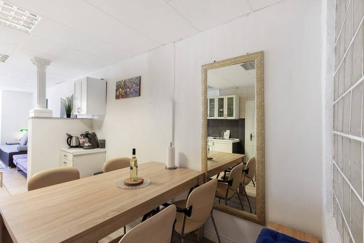 Apartamento entero, Apartamento vacacional 'Cerca del Castillo de Eltz' con sauna privada y Wi-Fi in Kaisersesch, Cochem-Zell