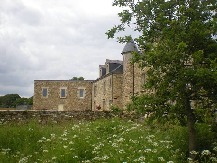 Location de vacances pour 4 personnes, avec vue sur le lac et jardin à Theix - 2