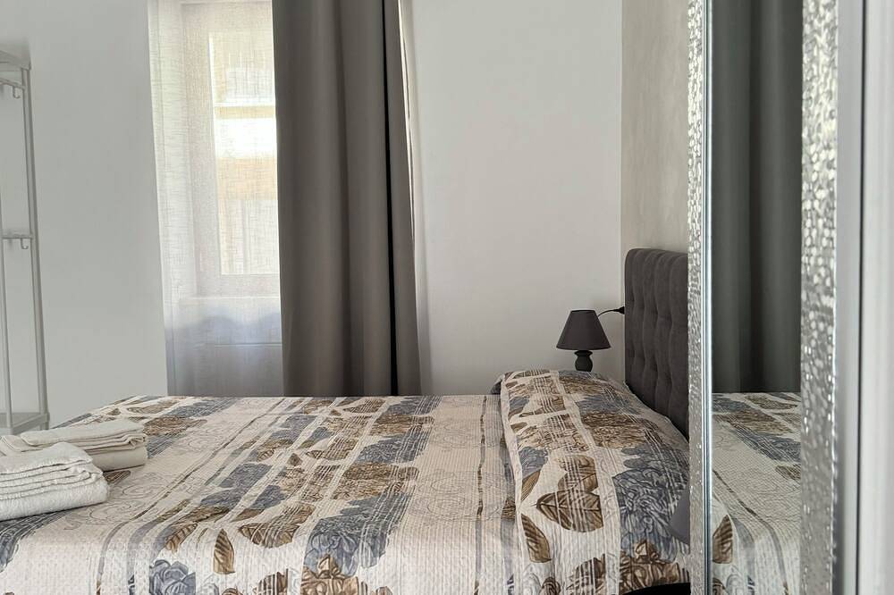 Entire apartment, Cantore Room. The Palace of the High Prelate in Fondi, Latina Province