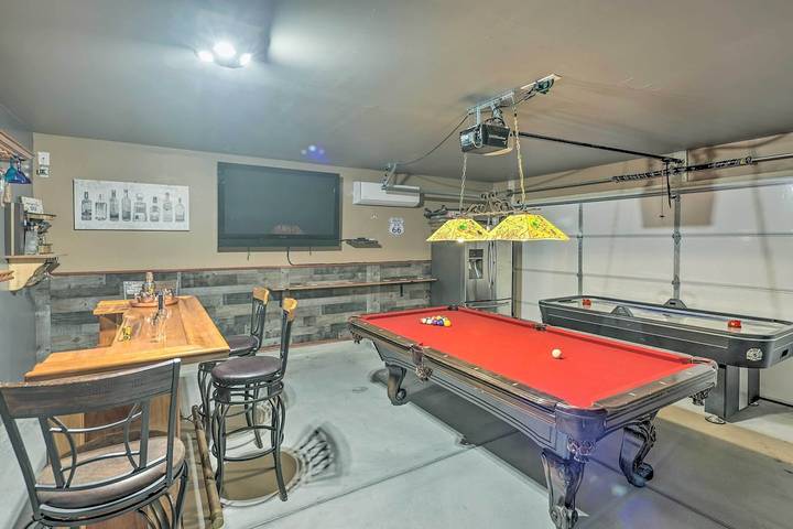 Vacation rental for 15 people, with yard in Bullhead City