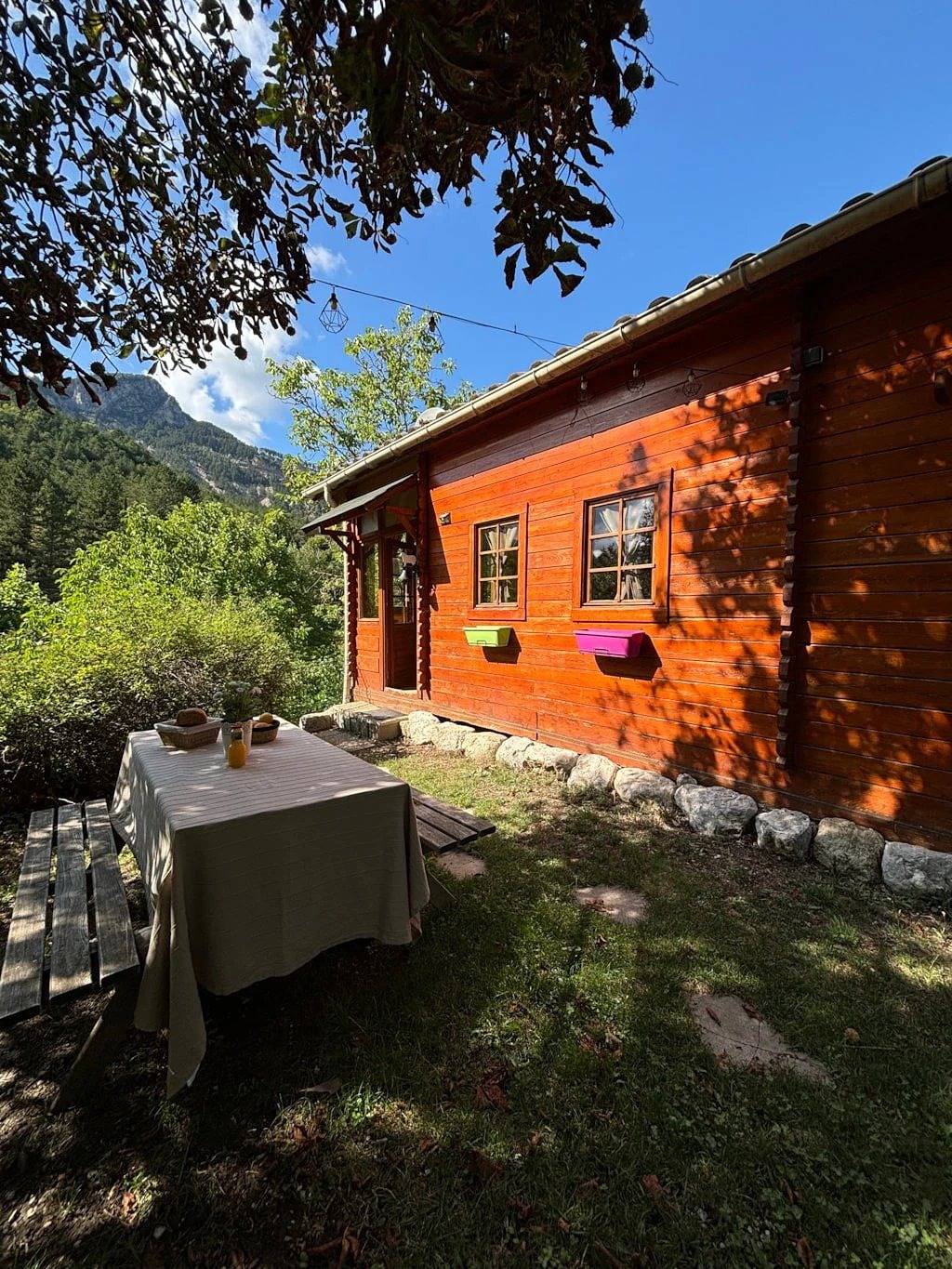 Zecamping 3 étoiles pet friendly locatif Tv Lv 35m2 6 pers in Castellane, Parc naturel régional du Verdon
