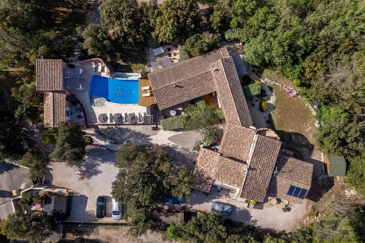 Chambre d’hôte pour 4 personnes, avec jardin ainsi que jacuzzi et piscine à Néoules