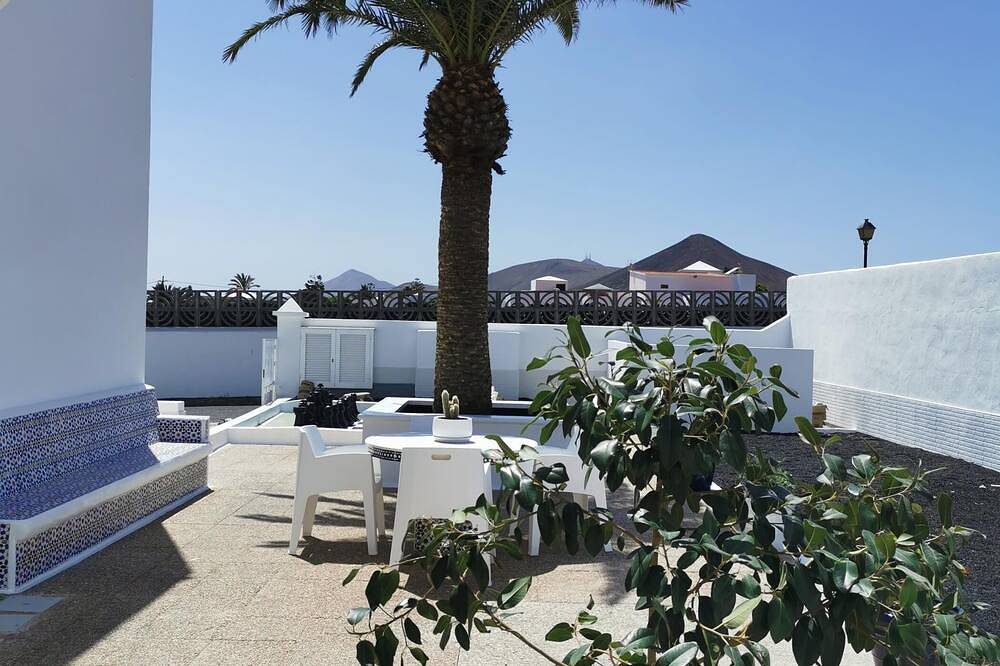 Ganze Wohnung, Ein Zimmer mit Balkon in Tahiche, Teguise