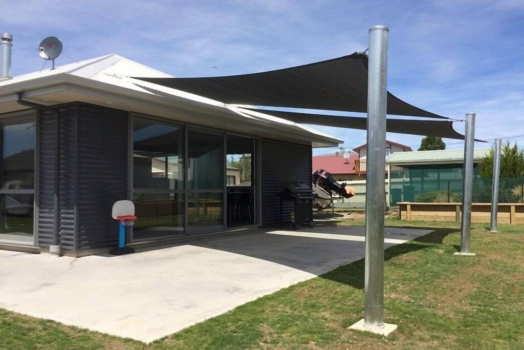 Modernes Ferienhaus mit 4 Schlafzimmern. Unbegrenztes Wifi in Twizel, Mackenzie District