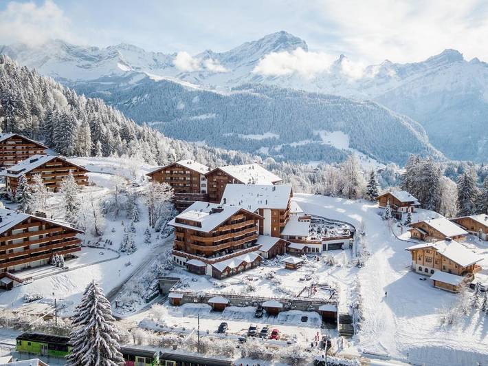 Hôtel pour 4 personnes, avec sauna et jacuzzi ainsi que jardin et piscine dans Villars-sur-Ollon