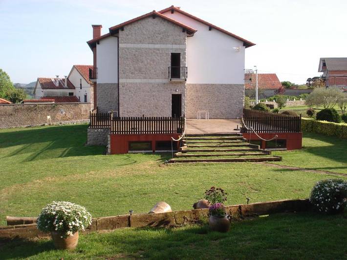 Casa de huéspuedes para 2 personas, con jacuzzi y jardín además de sauna y piscina en Arnuero