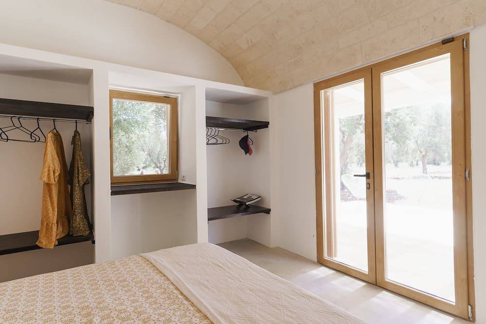 Villa Jolie with private pool - enclosed garden - total privacy in San Vito dei Normanni, Salento