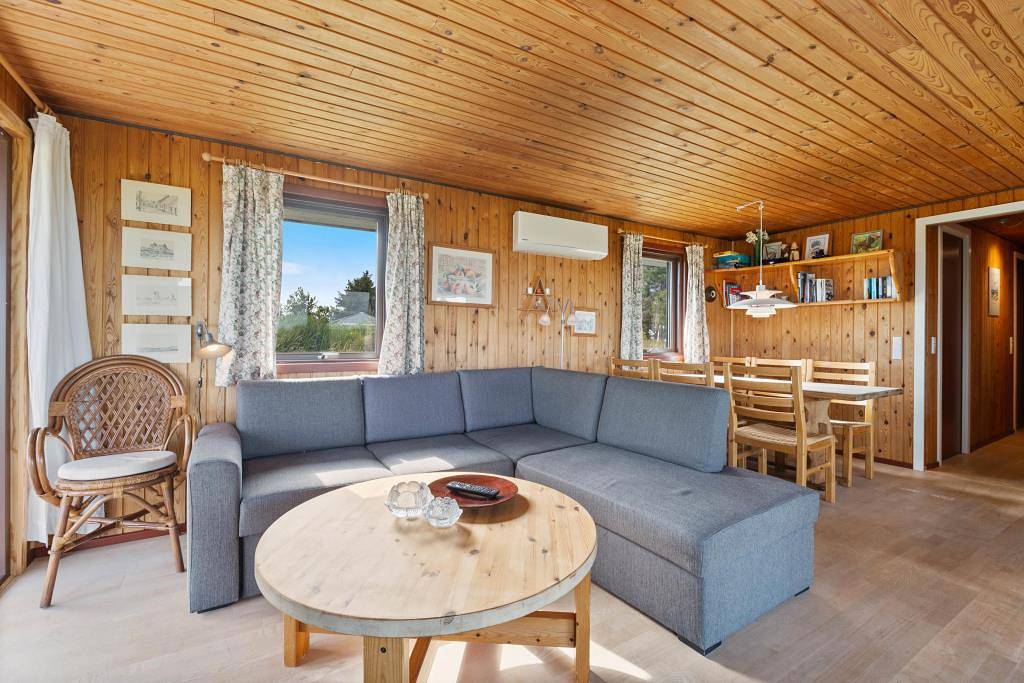 Hyggeligt sommerhus ved fjorden - panoramaudsigt og egen shelter in Nørre Lyngvig, Hvide Sande