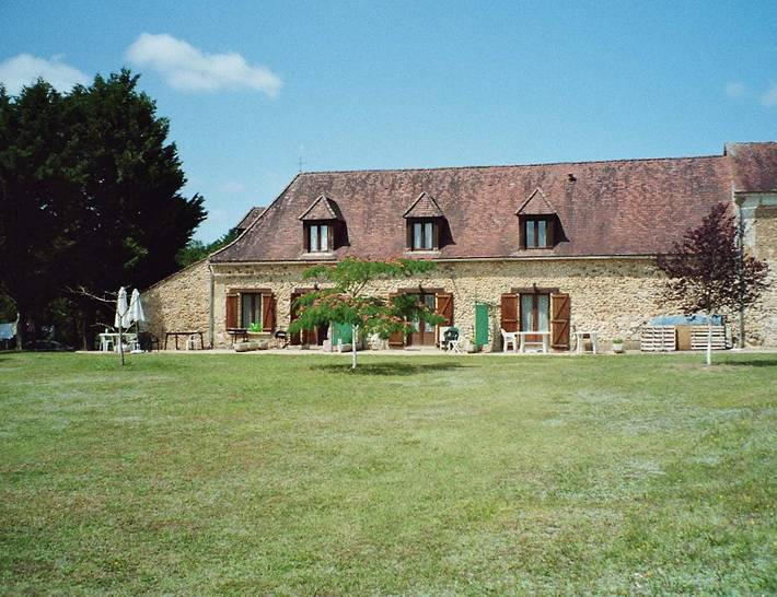 Gîte pour 6 personnes, avec terrasse et piscine