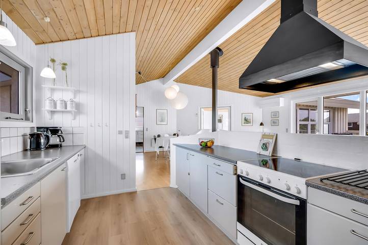 Amazing home in Vestervig w/ 4 Bedrooms, Indoor swimming pool and Sauna in Kærgården, Limfjord in Nordjütland