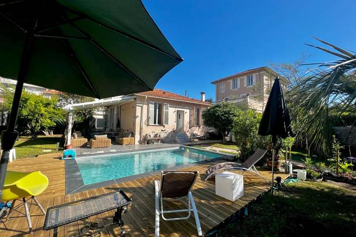 Maison de vacances pour 7 personnes, avec jardin et piscine, adapté aux familles à Antibes