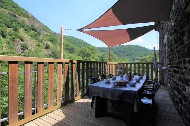 Gîte pour 9 personnes, animaux acceptés dans Saint-Julien-des-Chazes