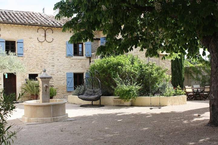 Location de vacances pour 6 personnes, avec jardin et jacuzzi à La Baume-de-Transit