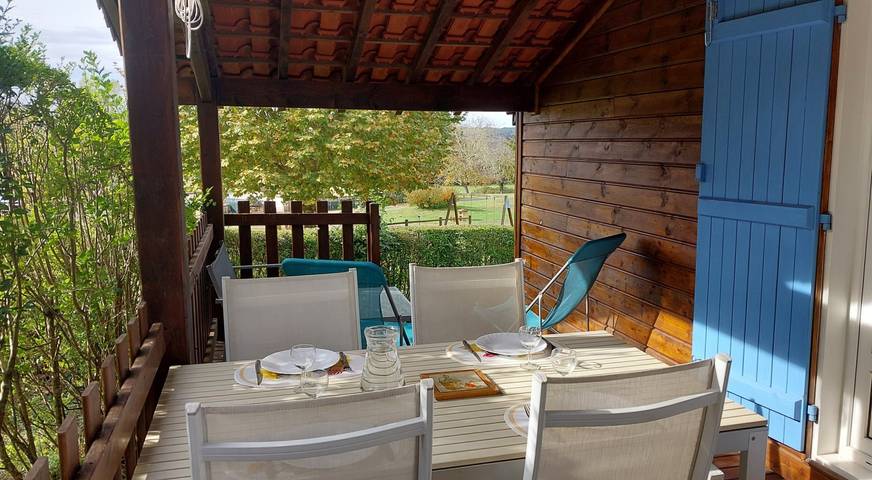 Chalet pour 5 personnes, avec jardin ainsi que piscine et terrasse en Dordogne - 2