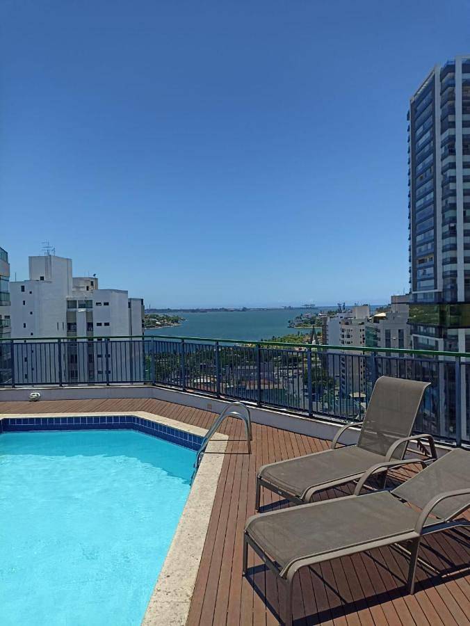 Casas e apartamentos de temporada para 7 pessoas, com balcão e vista e ainda piscina, adaptado a crianças em Vitória