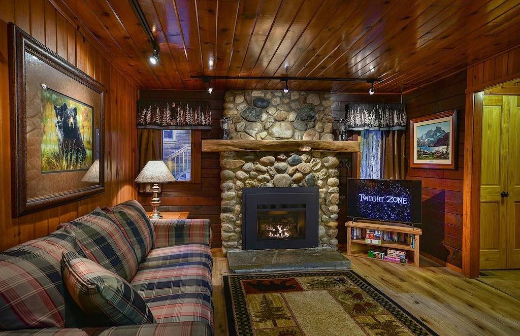 Bear Foot Pines in Wawona, Mariposa County