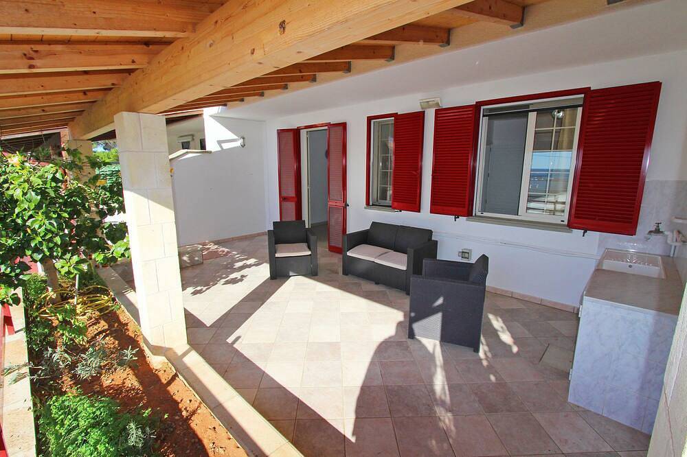 Detached villa with sea view a few meters from the beach in Marina di Pescoluse, Pescoluse