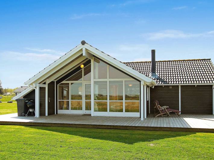 Ferieudlejning for 6 personer, med terrasse, husdyr tilladt i Egense
