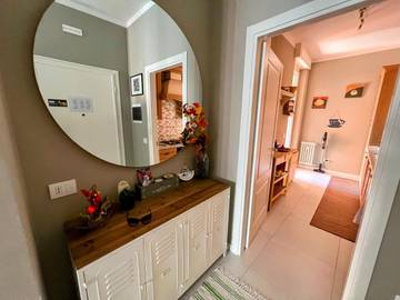 Gîte pour 5 personnes, avec balcon ainsi que vue sur le lac et vue dans Angera