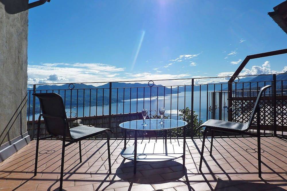 Appartamento intero, Della Nonna in Campagnano (Lago Maggiore), Maccagno con Pino e Veddasca