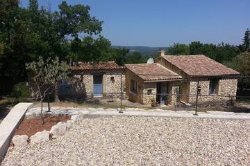 Location de vacances pour 8 personnes, avec jardin et terrasse à Chantemerle-lès-Grignan