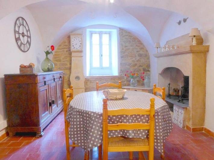 Location de vacances pour 5 personnes, avec terrasse ainsi que jardin et piscine à La Caunette - 4