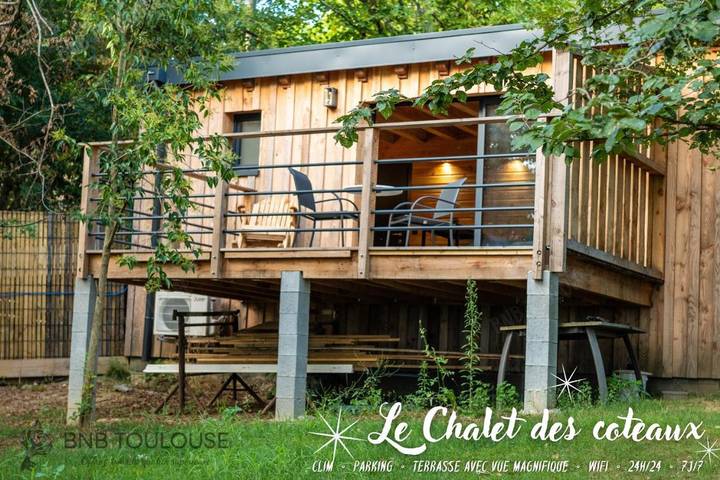 Gîte pour 2 personnes, avec Terrasse ainsi que Jardin et Vue à Castelginest