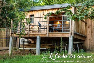 Gîte pour 2 personnes, avec terrasse ainsi que vue et jardin à Castelginest