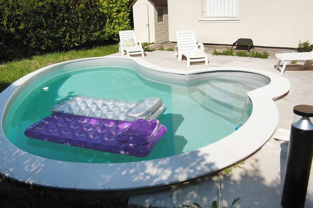 Appartement entier, Logement en copropriété type F2 climatiser avec piscine in Orange, Vaucluse