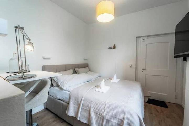 Ganze Wohnung, Stilvolles Mikro-Loft in Zürich Zentrum • Self Check-in • Nähe See & Bahnhof in Zürich, Bezirk Zürich