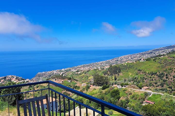Gîte pour 5 personnes, avec Balcon et Jardin à Calheta