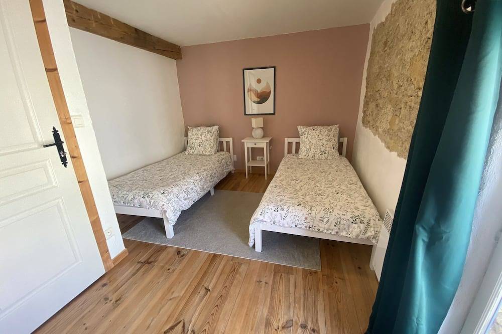 Characterful 3 bedroom house with large garden and pool. in Lafage, Carcassonne und Umgebung