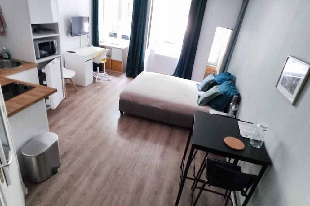Entire apartment, Studio terrace in town center near pedestrian streets, port, restaurants. in Morlaix, Ceinture Dorée