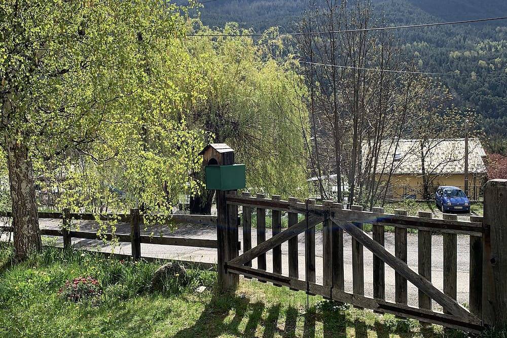 Pleasant house with garden and beautiful view, in the heart of Val d Allos in Beauvezer, Région Castellane