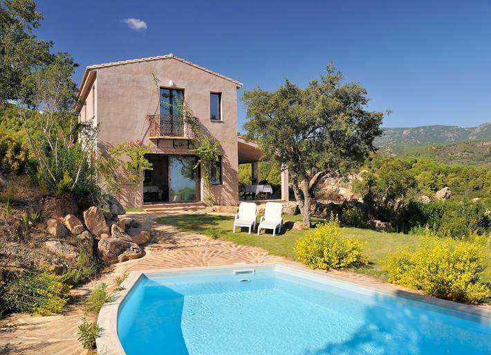 Agriturismo con piscina per 8 persone, con giardino, con animali domestici in Sardegna
