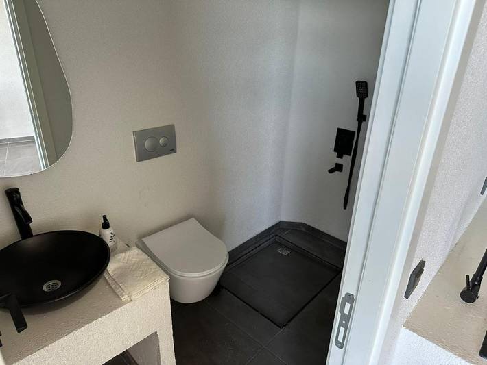 Location de vacances pour 2 personnes, avec piscine et vue ainsi que jardin et terrasse, animaux acceptés dans Asie - 2