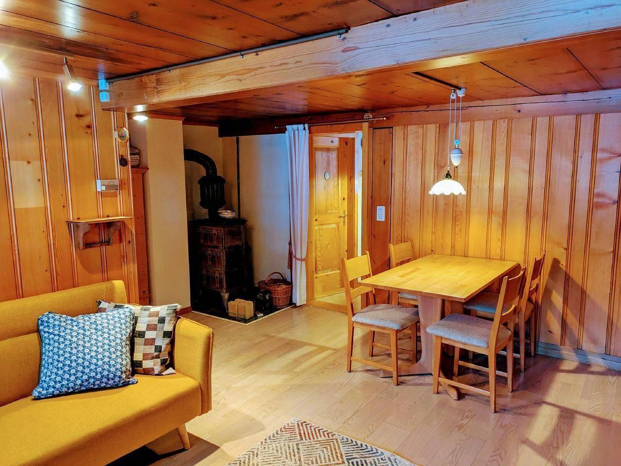 Ganze Ferienwohnung, Wohnung in Simmentaler Haus aus dem 16 Jahrhundert in Saanenmöser, Zweisimmen