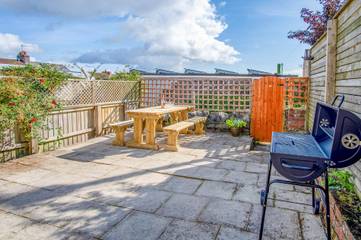 Vacation Rental for 4 Guests in Swansea region, Picture 2