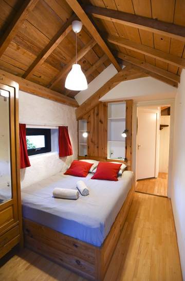 Gîte pour 6 personnes, avec terrasse ainsi que piscine et jardin à Lafarre