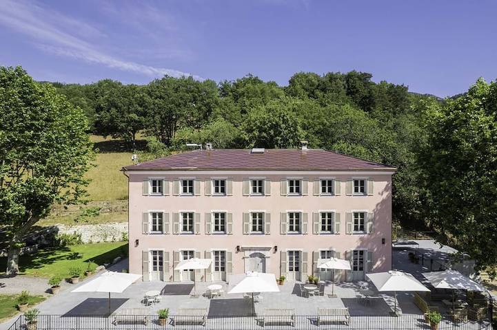 Location de vacances pour 34 personnes, avec Terrasse et Jardin à La Penne