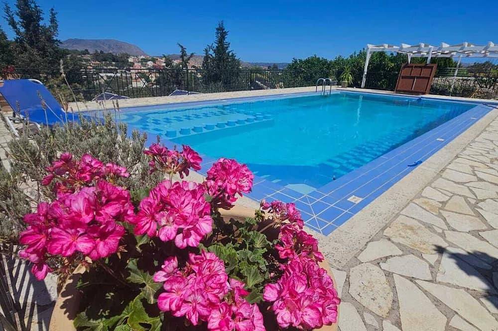 2-bedroom apartment with large private pool in Tsivaras. Close to the beach. in Vamos, Chania region