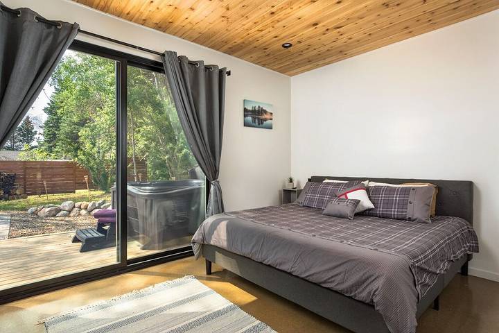 Log cabin for 6 people, with hot tub and garden in Manitoba