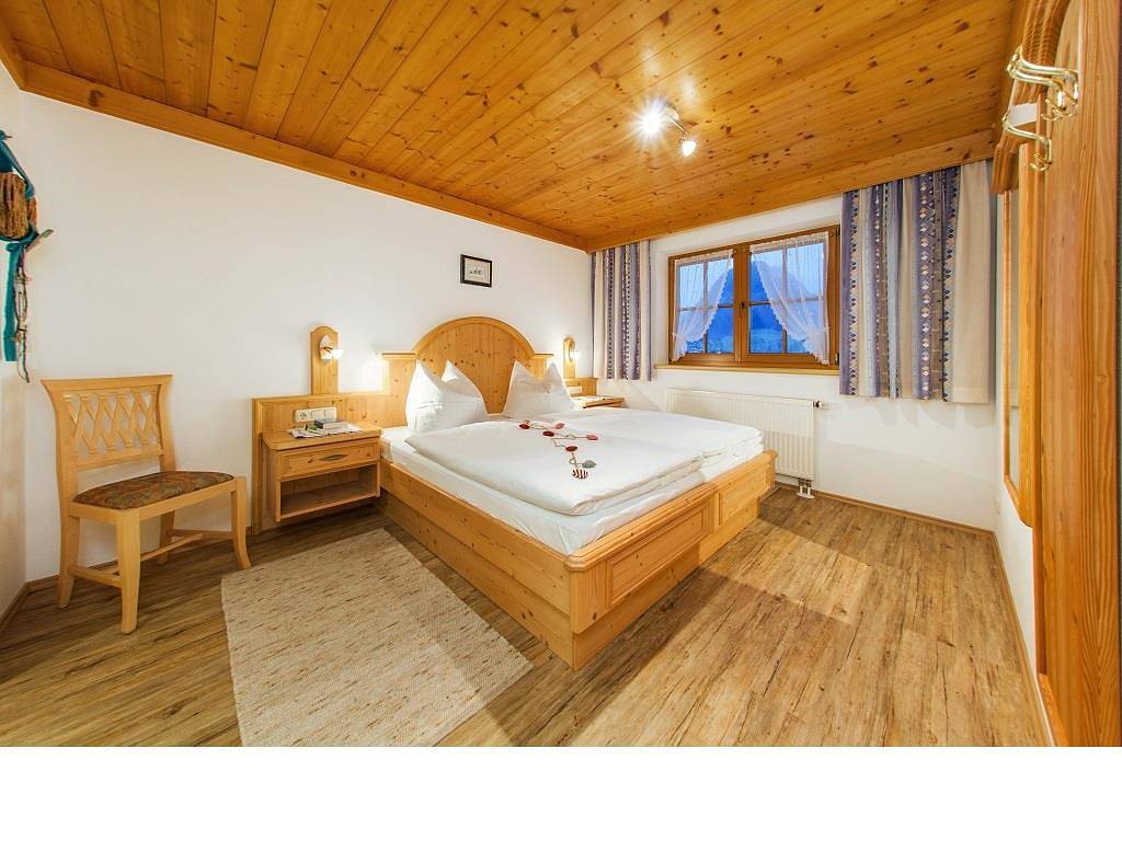 Ganze Ferienwohnung, Apartment/ Schlafzimmer /Dusche/ Wc,Blk,Kachelofen in Kössen, Kaiserwinkl