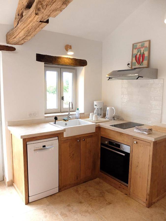 Gîte pour 2 personnes, avec vue ainsi que piscine et terrasse, animaux acceptés à Gazaupouy - 3