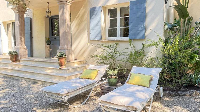 Chambre d’hôte pour 2 personnes, avec terrasse et vue ainsi que jardin et piscine à Six-Fours-les-Plages - 4