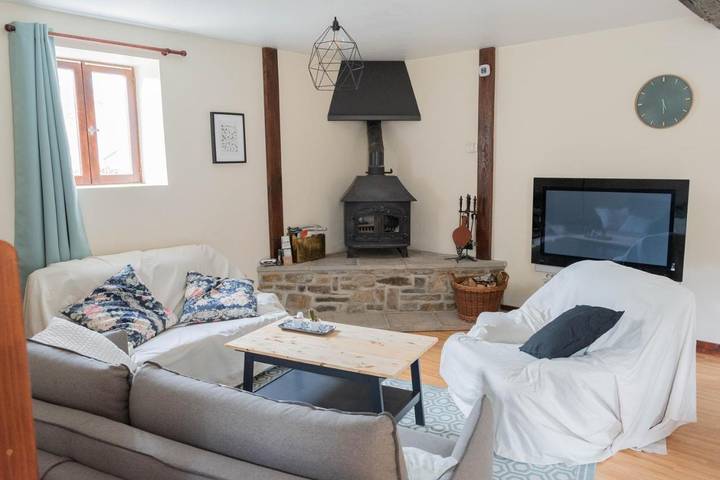 Location de vacances pour 6 personnes, avec jardin, adapté aux familles à Saint-Georges-de-Reintembault - 3